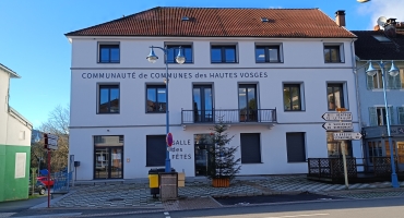 Bâtiment accueillant la Communauté de Communes, le SIA et la Salle des Fêtes